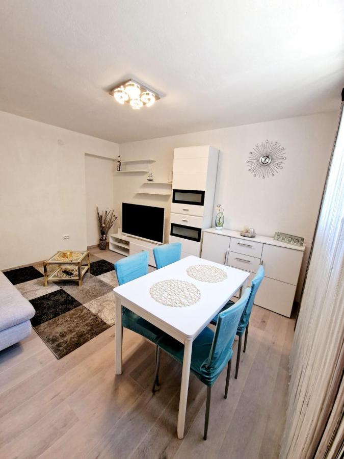 Split Apartment Luaran gambar
