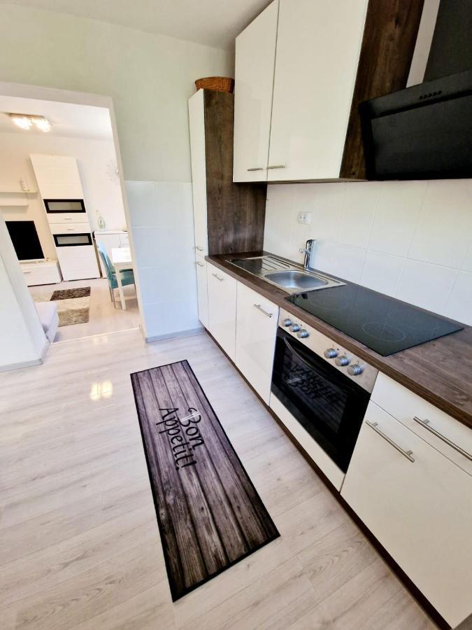 Split Apartment Luaran gambar