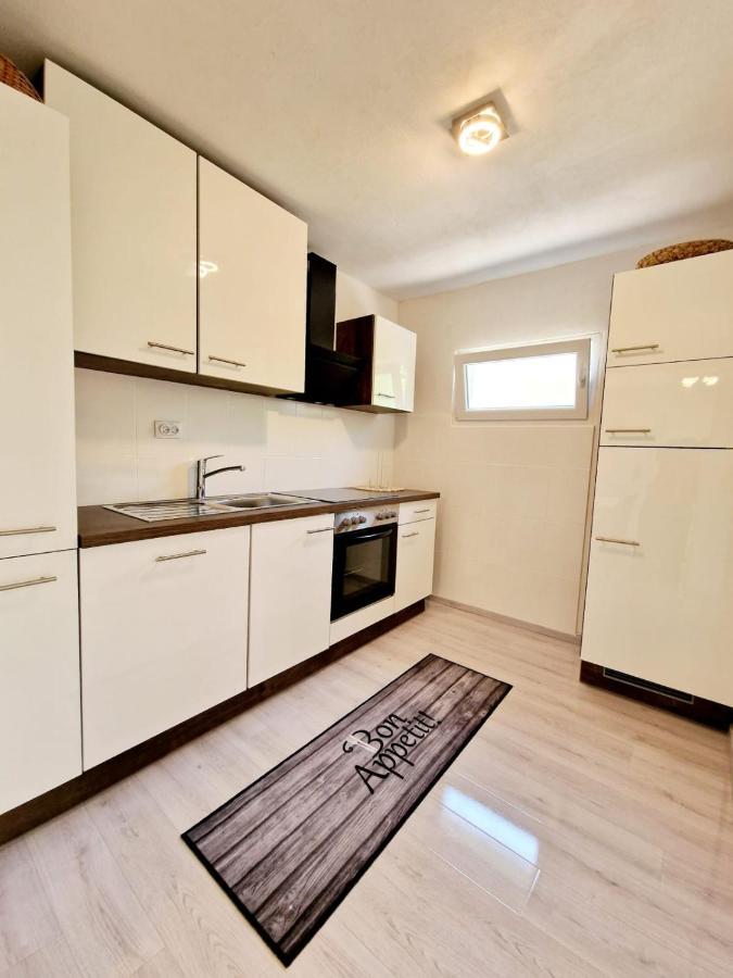 Split Apartment Luaran gambar