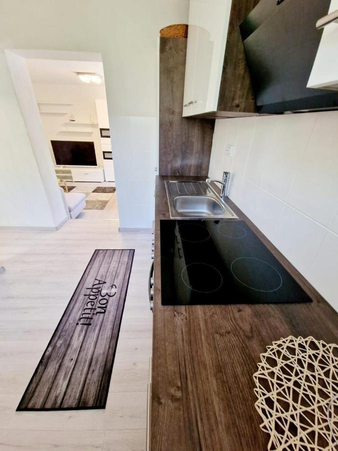 Split Apartment Luaran gambar