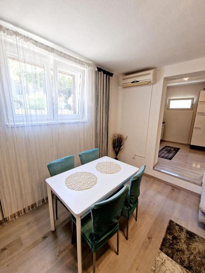 Split Apartment Luaran gambar