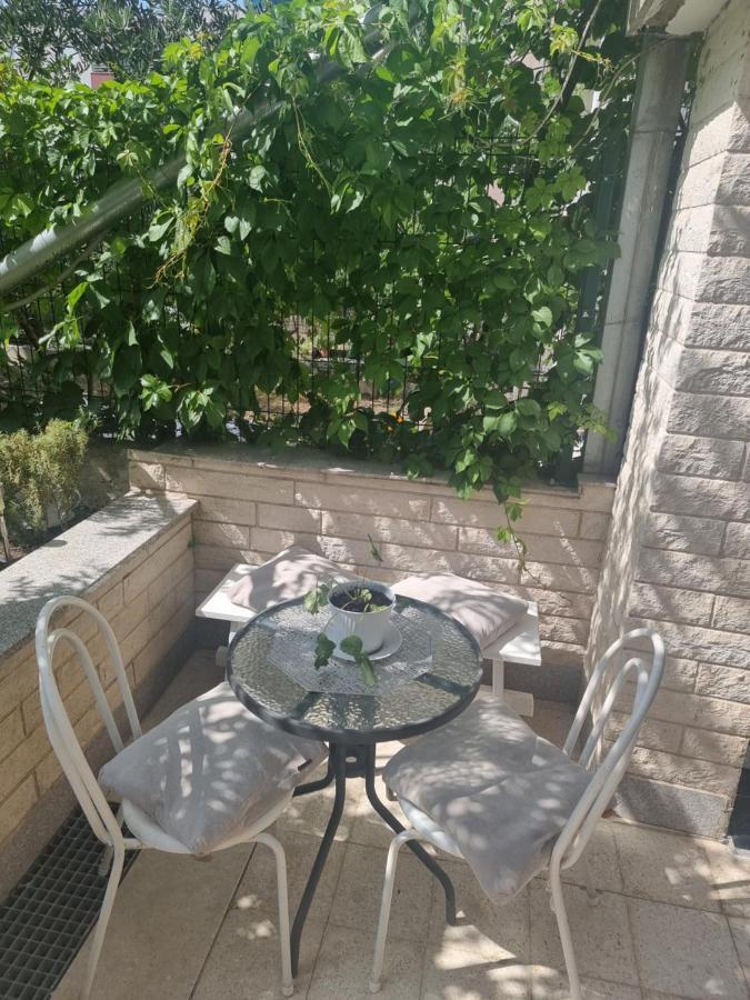Split Apartment Luaran gambar